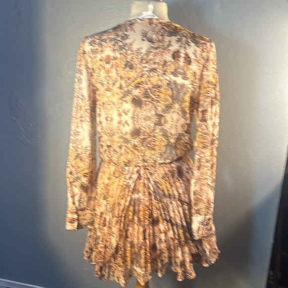 Coral dress. Size M long sleeve. Floral pleaded - Picture 5 of 7